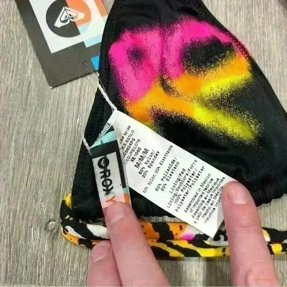 NWT Double Sided Roxy Pink Yellow Pattern Bikini Top Women’s Size Medium - Picture 3 of 3